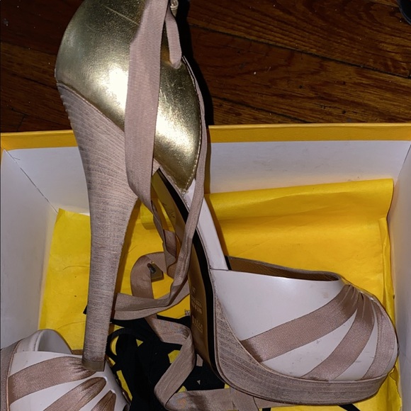 COPY - Fendi lace up shoes with two color strings - Picture 2 of 4